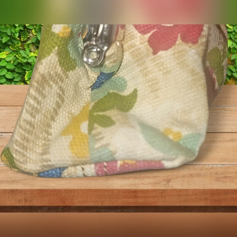 Relic Floral Kisslock Wallet